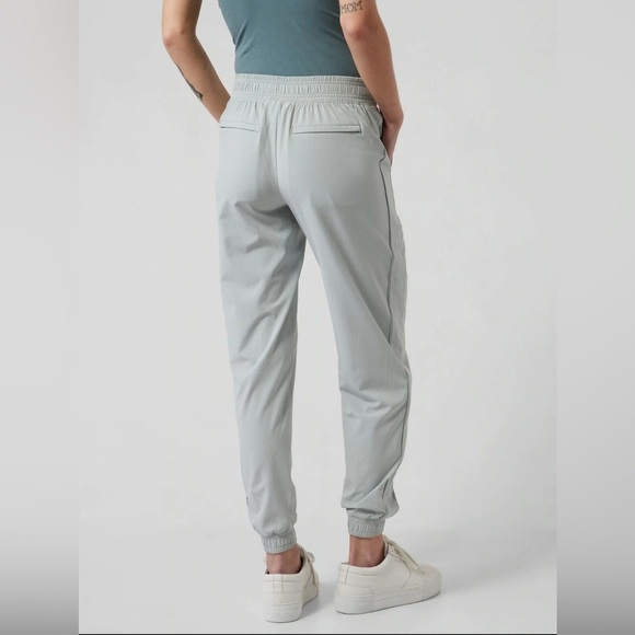 Athleta Brooklyn Textured Joggers Gray Striped Stretch Pockets Size 2P - Picture 3 of 15